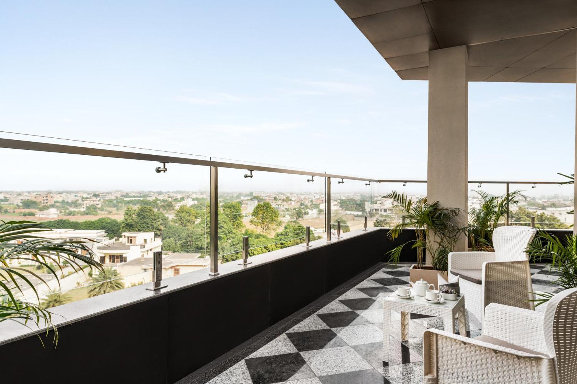 Ramada Encore By Wyndham Amritsar Airport Ngoại thất bức ảnh
