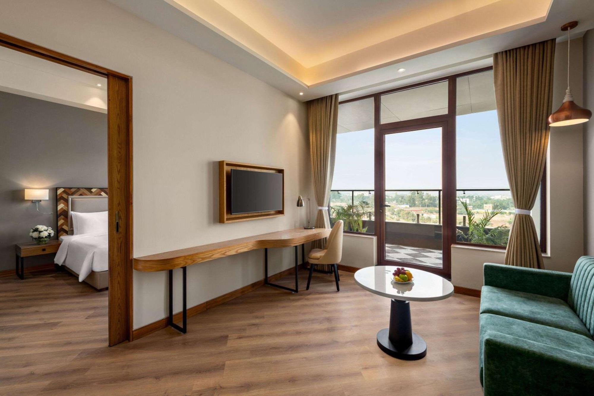 Ramada Encore By Wyndham Amritsar Airport Ngoại thất bức ảnh